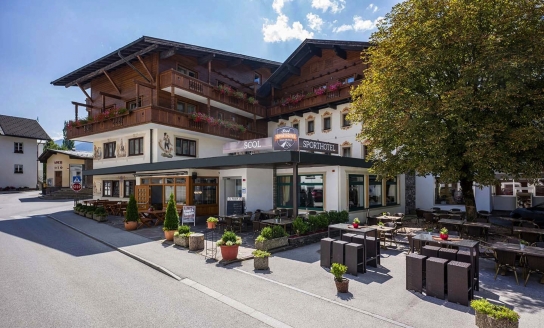 Ihr Hotel begrüßt Sie im Herzen von Fügen.