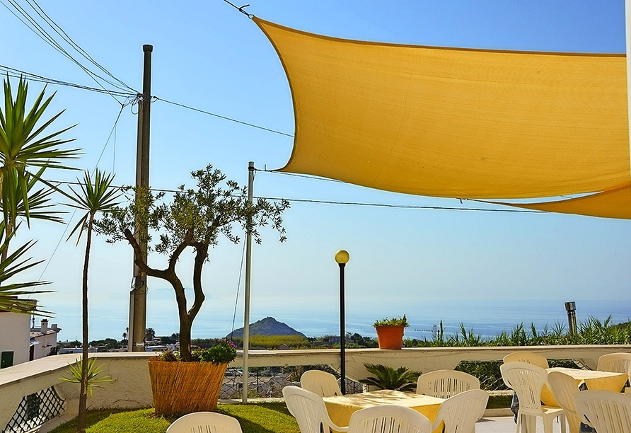 Die Sonnenterrasse des Hotels Al Bosco Terme bietet Ihnen einen einzigartigen Panoramablick.