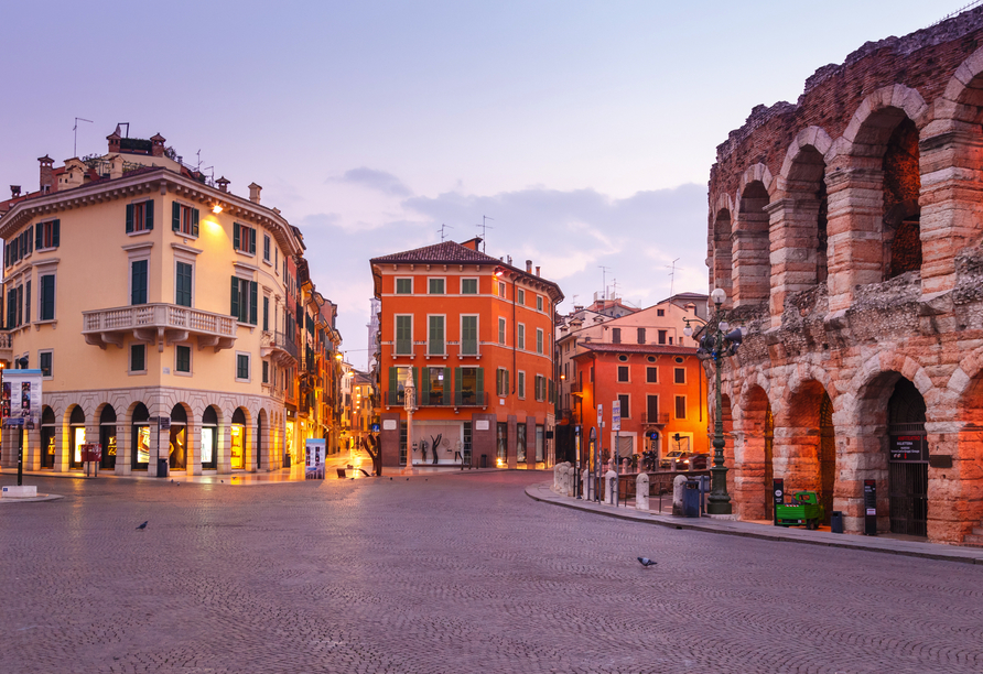Unternehmen Sie einen Ausflug in die historische Stadt Verona.