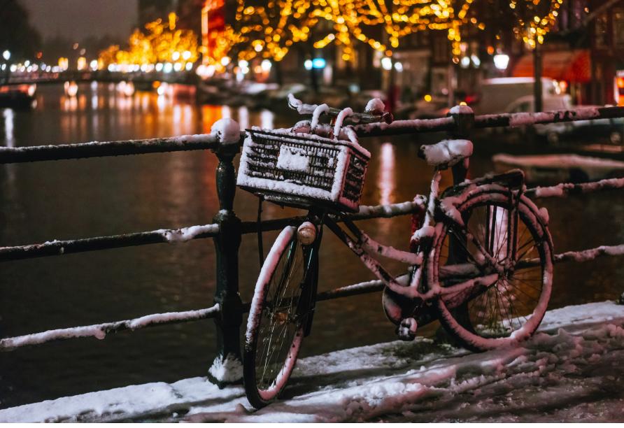 MS Asara, Amsterdam Fahrrad Winter