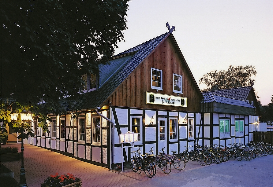 Das traditionelle Kamin-Restaurant Jägerhof ist Teil Ihres Urlaubshotels.