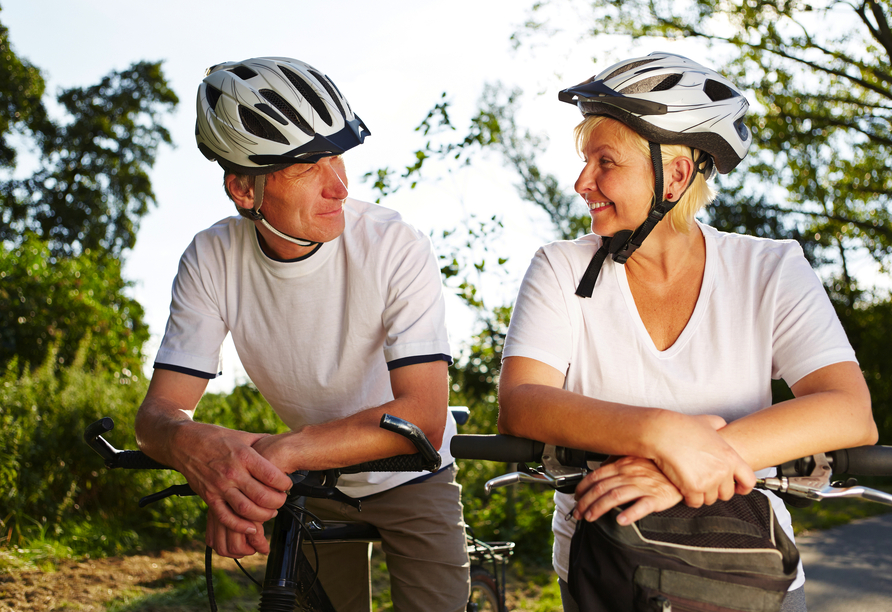 Leihen Sie sich ein E-Bike aus und erkunden Sie die Gegend.