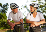 Leihen Sie sich ein E-Bike aus und erkunden Sie die Gegend.