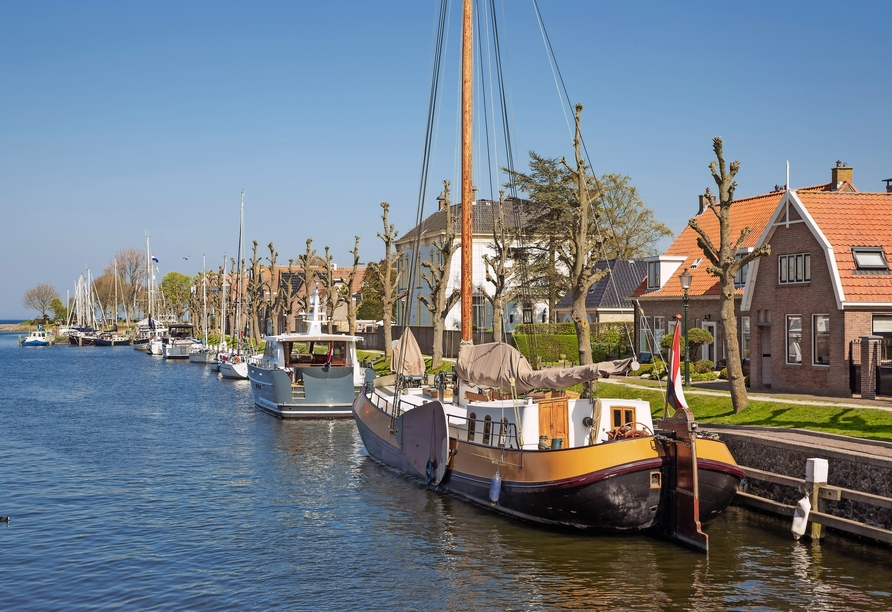 Der holländische Charme von Medemblik am Ijsselmeer wird Sie begeistern.