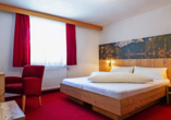 Hotel Jägerhof in Oetz, Beispiel eines Doppelzimmers Jägerzimmer