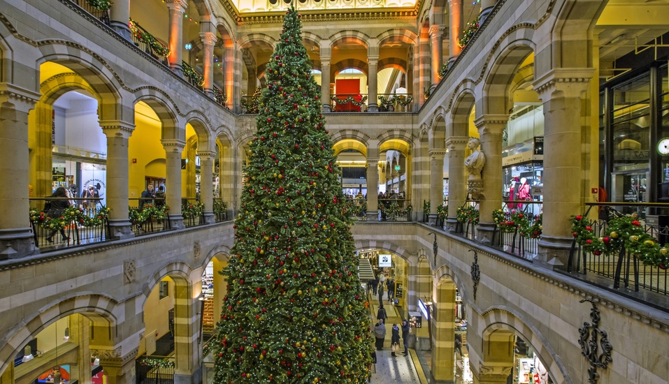 Shoppen Sie im Magna Plaza in Amsterdam!