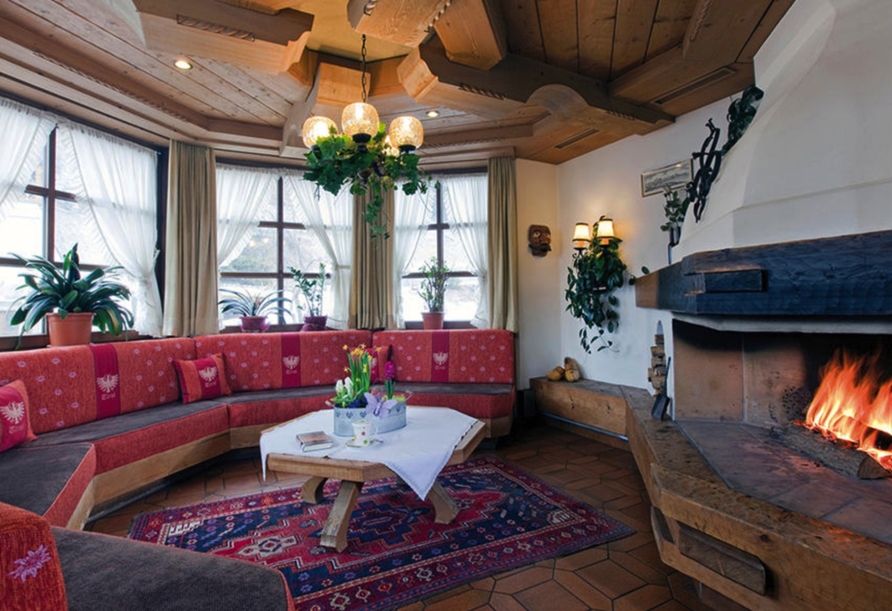 Wärmen Sie sich anschließend gemütlich am Kamin in der Lobby Ihres Hotels auf.