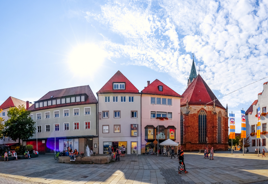 Marktplatz und Rathaus in Neumarkt in der Oberpfalz 