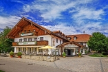 Das Hotel sieht typisch bayerisch aus.