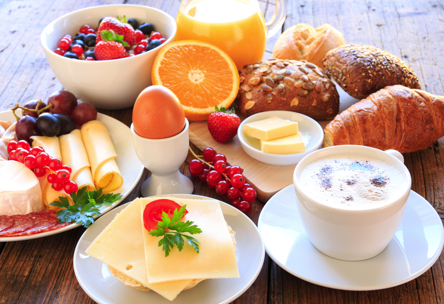Starten Sie mit einem leckeren Frühstück gut gesträkt in den Tag.