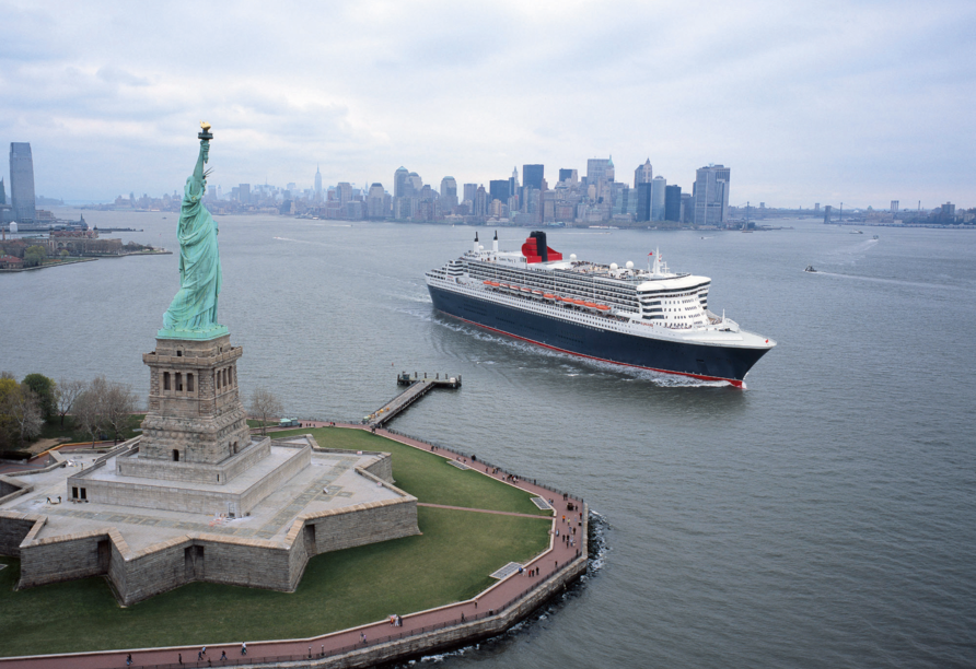 Freuen Sie sich auf die Einfahrt in New York City an Bord der Queen Mary 2.