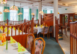 Im gemütlichen Restaurant können Sie sich durch allerlei Leckereien schlemmen.