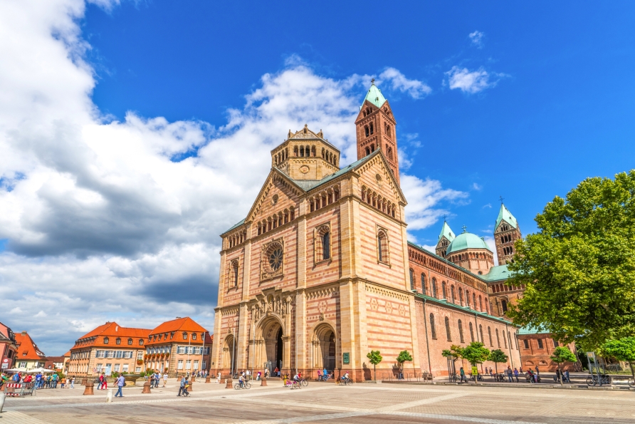 Speyer ist insbesondere für seinen prächtigen Dom bekannt.