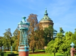 Bei einem Ausflug nach Mannheim lohnt sich ein Spaziergang durch den Stadtpark.