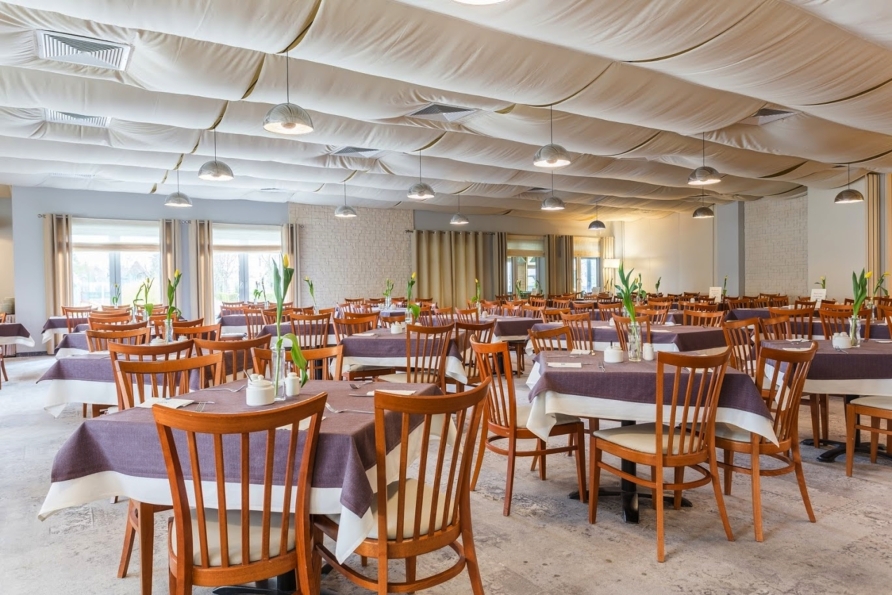Der Speisesaal im Hotel Wolin lädt zum Genießen ein.