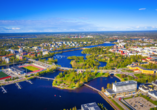 Oulu ist geprägt von einem urbanen Stadtbild.