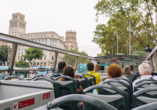 Freuen Sie sich auf eine ausgiebige Stadtrundfahrt durch Barcelona.