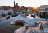 Eines der Highlights: die Pinguine auf dem Dach des Museums Ozeaneum.
