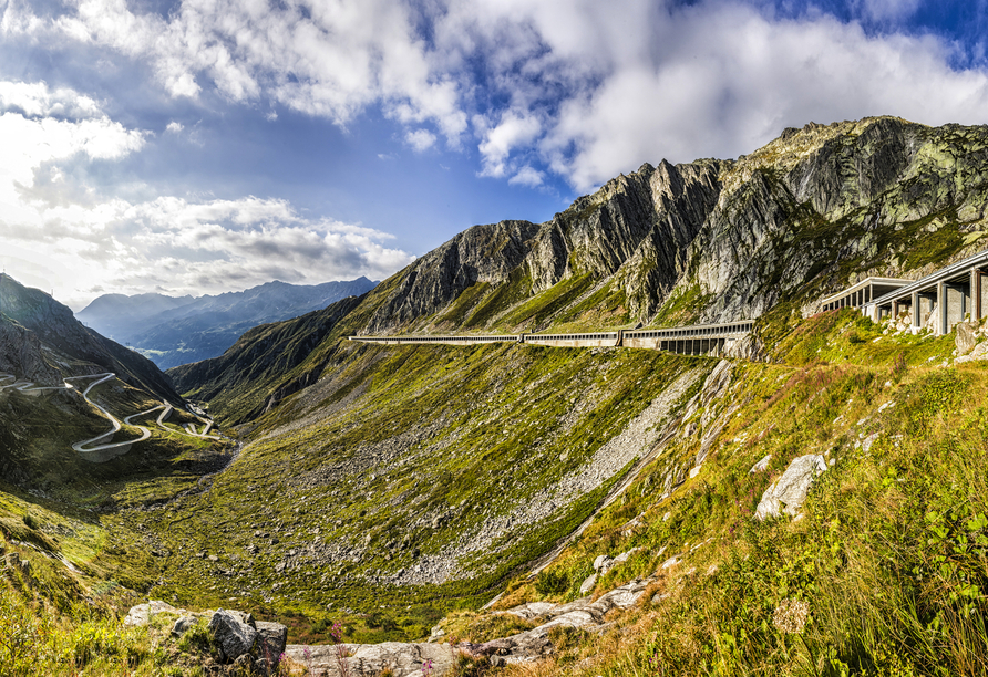 Auf Ihrer Alpenüberquerung passieren Sie den Gotthard.