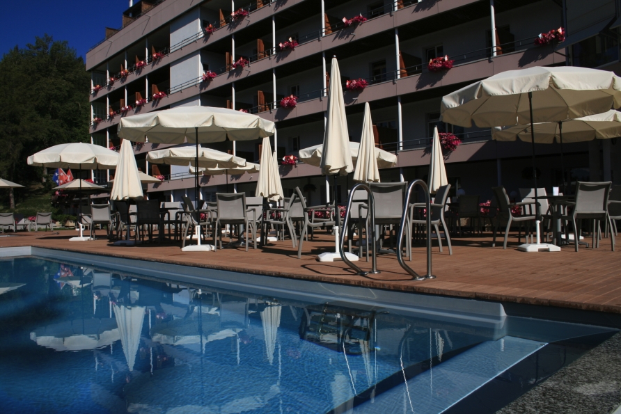 Hotel Faern Crans-Montana, Außenpool