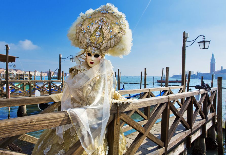 Die prächtigen Kostüme passen hervorragend in das Venediger Stadtbild.