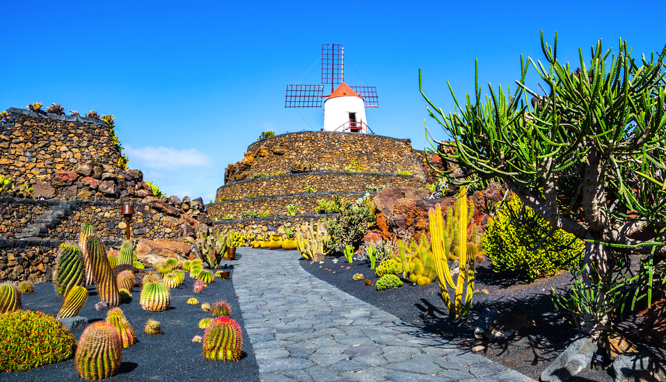 Der Jardin de Cactus, zu Deutsch: Kakteengarten, empfängt Sie im Nordosten der Insel mit einer architektonischen Gestaltungskunst, die Sie begeistern wird.