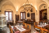 Genießen Sie leckere Speisen in der Taverne Ihrer Unterkunft!