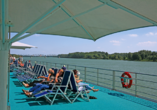 Genießen Sie die Zeit auf dem Rhein – bei schönem Wetter am besten auf dem Sonnendeck.
