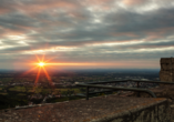 Sonnenuntergang mit Blick ins Siegtal von der Burgruine Windeck