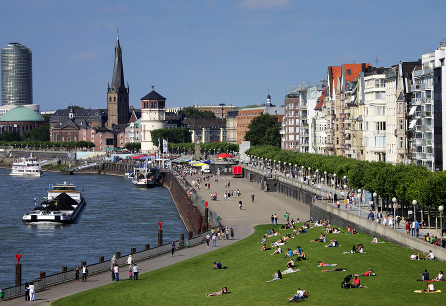 Haben Sie Lust auf einen Spaziergang an der Rheinuferpromenadein Düsseldorf?