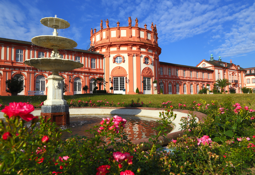 Besuchen Sie das Schloss Biebrich in Wiesbaden.