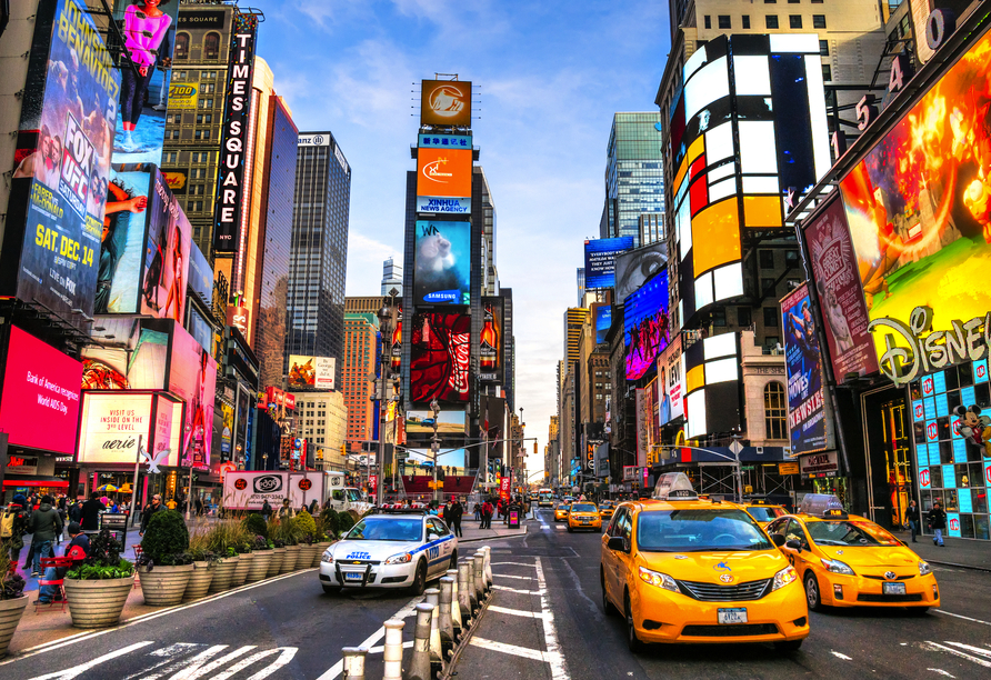 Der berühmte Times Square befindet sich nur ca. 400 Meter von Ihrem Hotel entfernt.