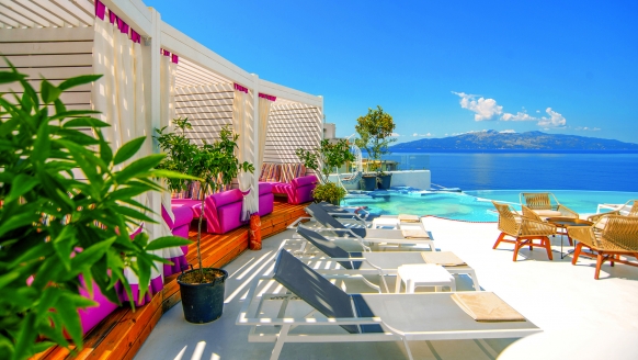 Ihr Hotel Bougainville Bay Resort & Spa empfängt Sie traumhaft am Ionischen Meer gelegen.