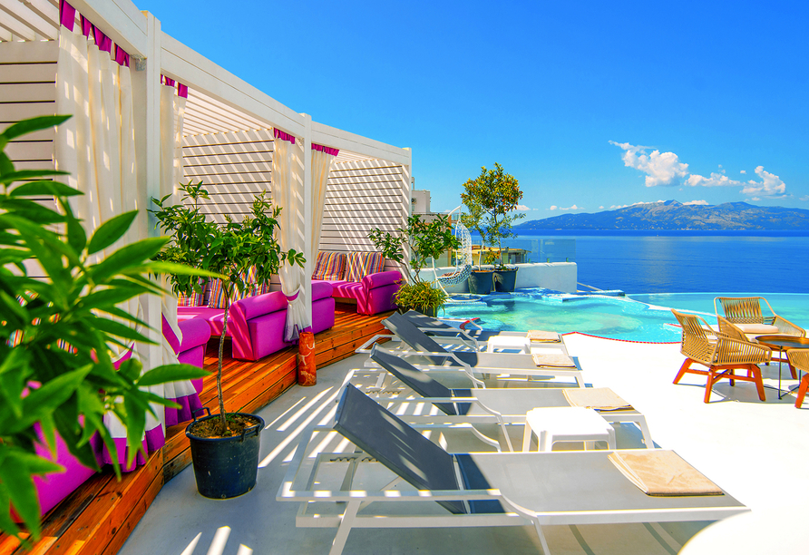 Ihr Hotel Bougainville Bay Resort & Spa empfängt Sie traumhaft am Ionischen Meer gelegen.