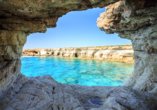 In Zypern können Sie allerhand Höhlen und Felsbögen entdecken.