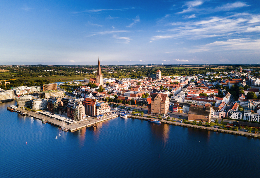 Rostock ist geprägt von gotischer Architektur und hanseatischem Flair.