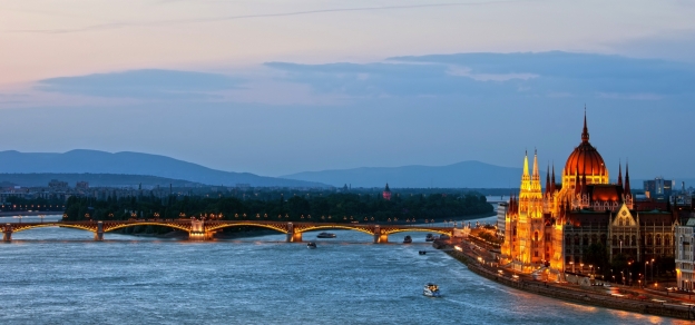 Auf der schönen blauen Donau begrüßt Sie Ihr Urlaubsschiff MS Albertina.