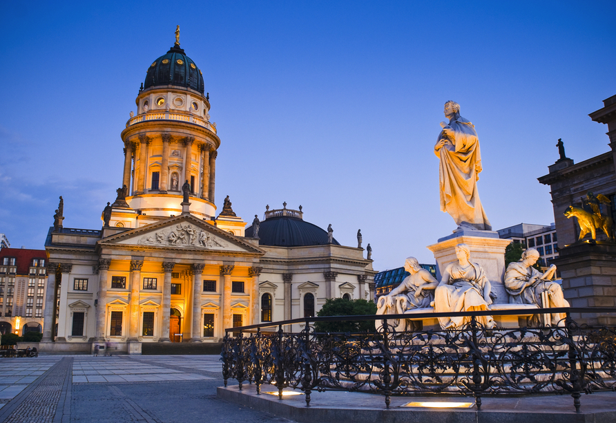 Der Gendamenmarkt mit dem Französischen Dom ist am Abend wunderschön anzusehen.