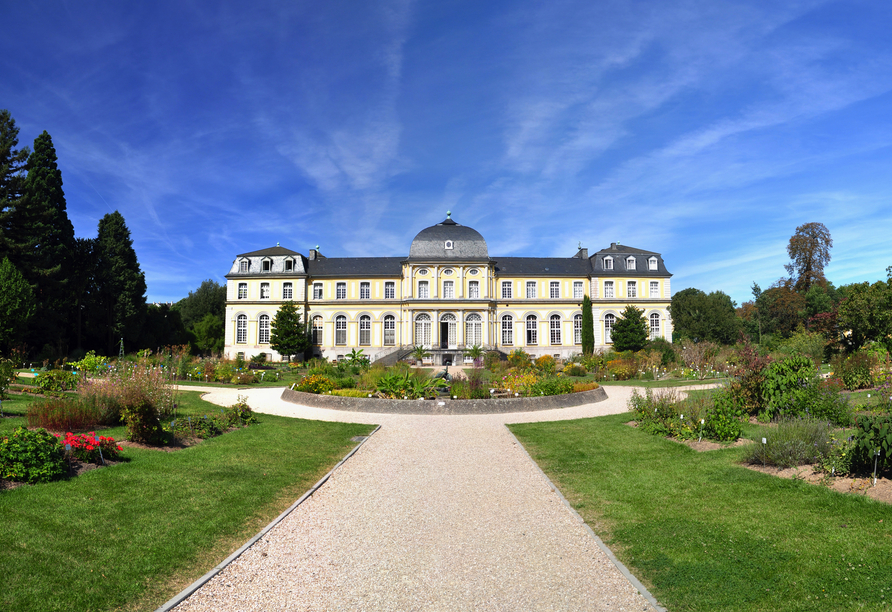 Besuchen Sie das Poppelsdorfer Schloss in Bonn.
