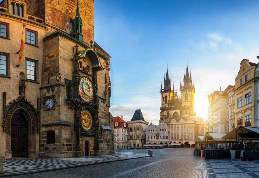 Die Astronomische Uhr am Rathaus stammt aus dem Jahr 1410.