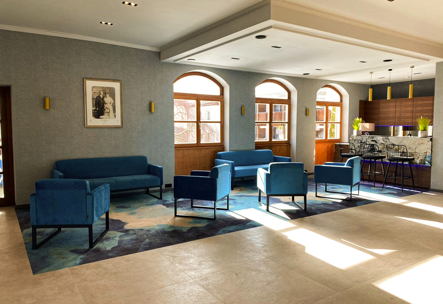 Mit seiner einladenden Lobby heißt Sie das Michel & Friends Hotel Waldkirchen herzlich willkommen!