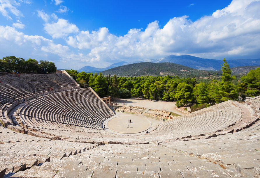 Epidaurus ist die bedeutendste antike Kultstätte für den Heilgott Asklepios und dessen Vater Apollon.