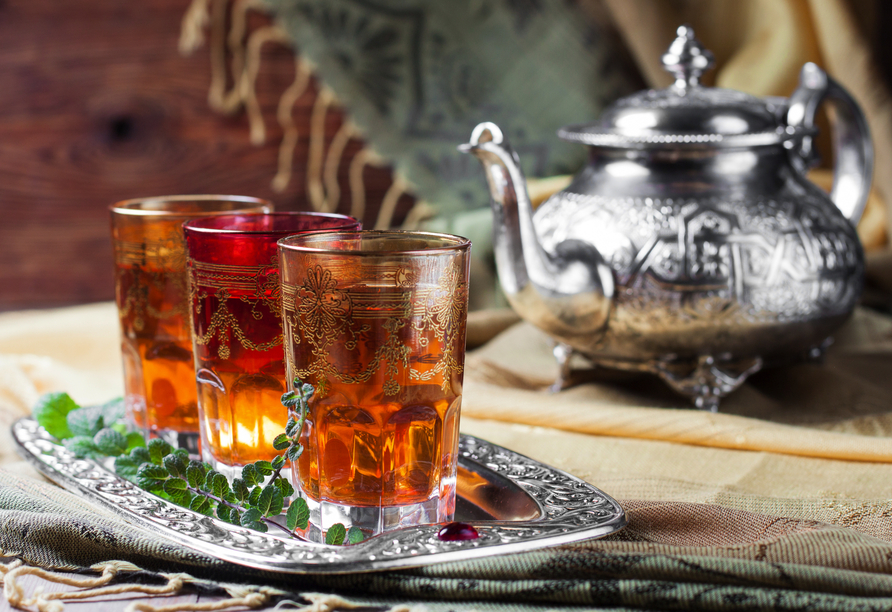 Probieren Sie unbedingt den Tee Ostfrieslands – ideal für die kalte Jahreszeit.