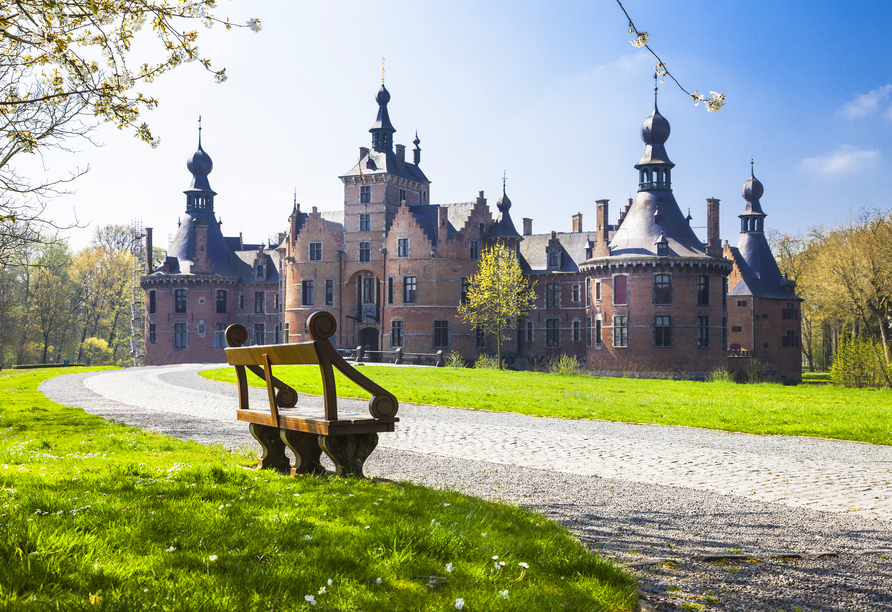 Besuchen Sie das zauberhafte Renaissanceschloss Ooidonk in der Nähe von Gent.
