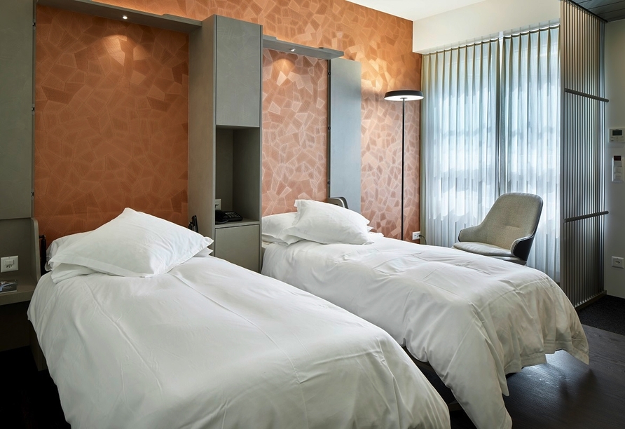 Beispiel eines Doppelzimmers Courtyard mit getrennten Betten im Hotel du Commerce in Basel
