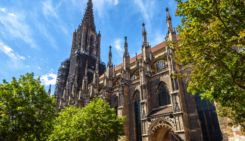 Das mächtige Münster ist die bekannteste Sehenswürdigkeit Ulms.