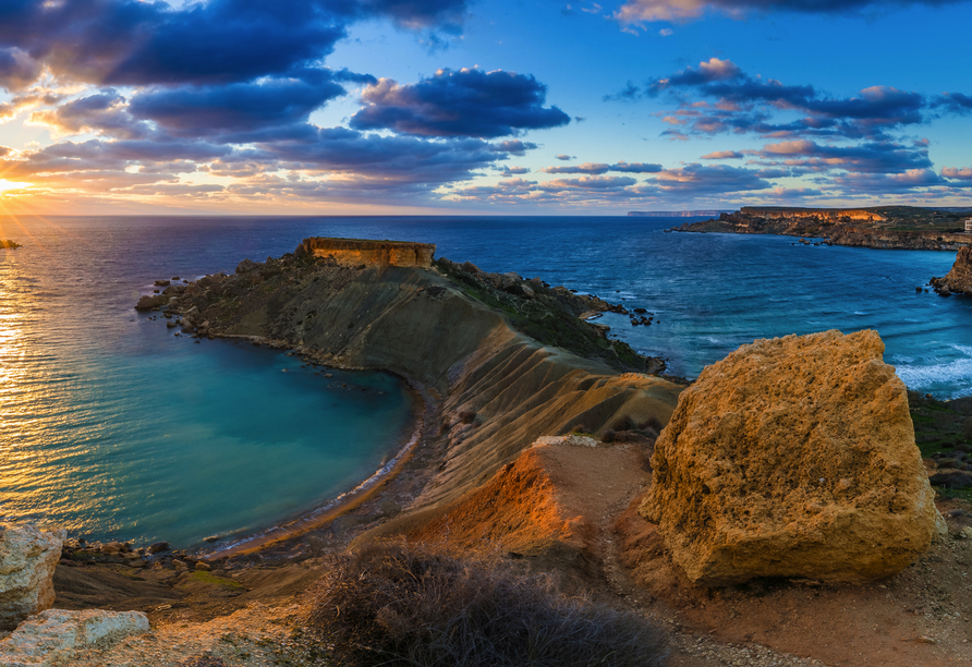 Die spannenden Inselgruppe Malta entdecken, Gnejna Bay und Golden Bay