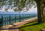 Das Ufer des Bodensees bei Friedrichshafen lädt zum Flanieren ein!