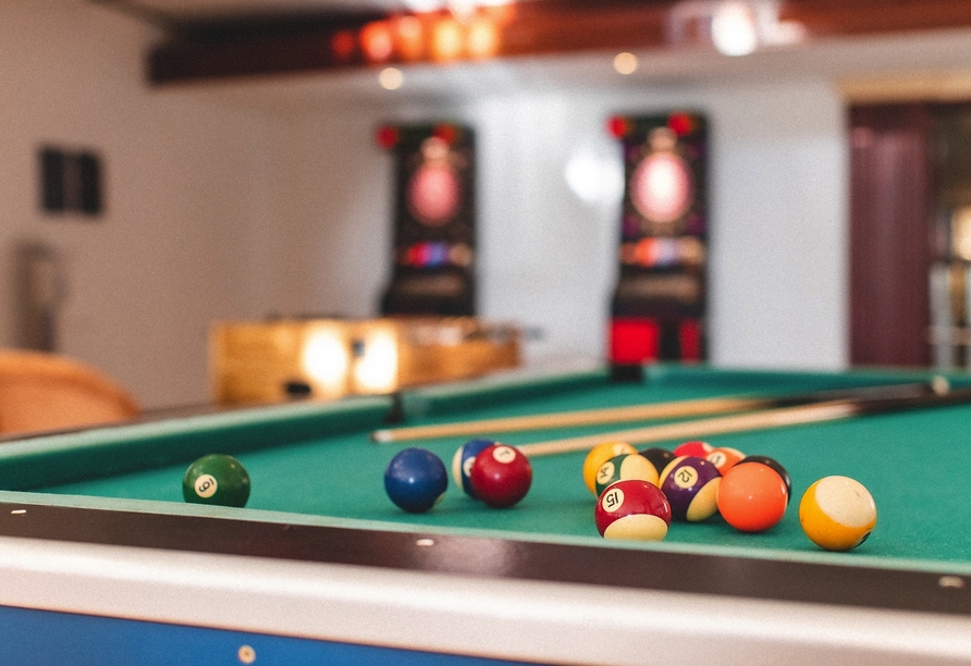 Auch Billard können Sie im Hotel spielen.