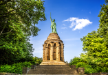 Wandern Sie über den Hermannsweg zum Hermannsdenkmal, dem wohl bekanntesten Wahrzeichen im Teutoburger Wald.